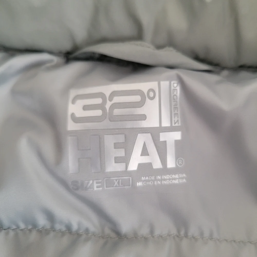 32 Degrees Women's Light Gray Puffer Vest - Picture 2 of 7